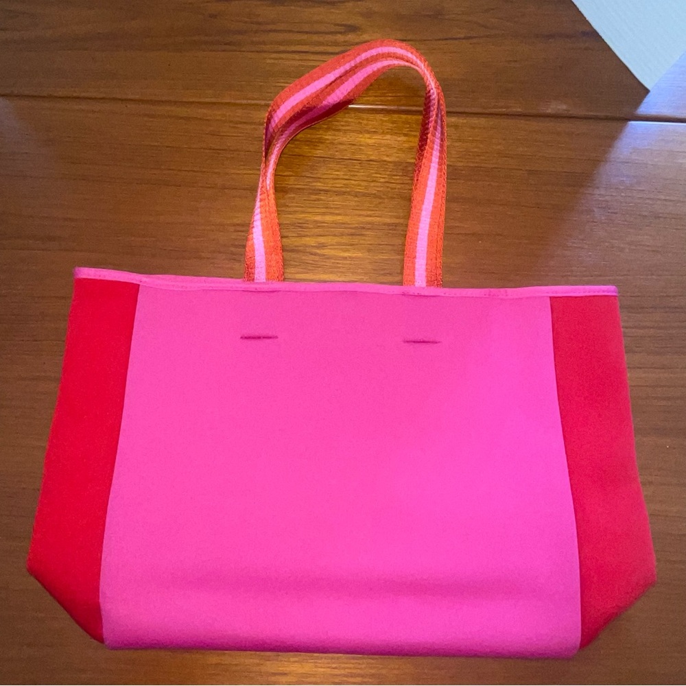 Summersalt The Perfect Beach Tote Hibiscus & Lava Neoprene Bag